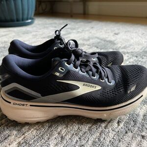 Brooks Ghost Women's Sneakers - Black and Silver